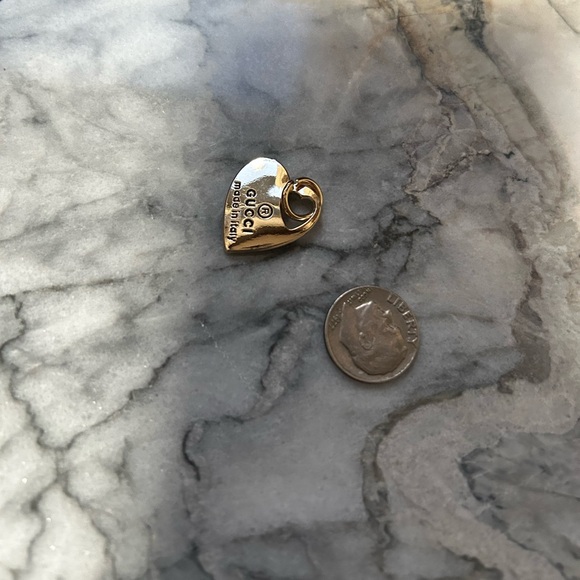 GUCCI Gold Heart Charm - Picture 4 of 4